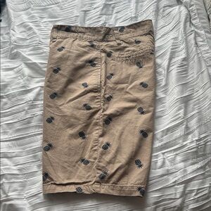 Beverly Hills Polo Club tan navy Pineapple 10" flat from khaki Shorts